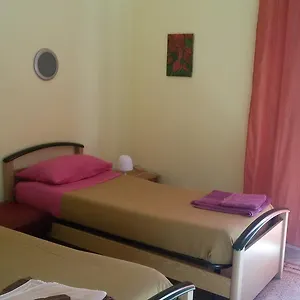 Trivani Perez , Palermo Italia